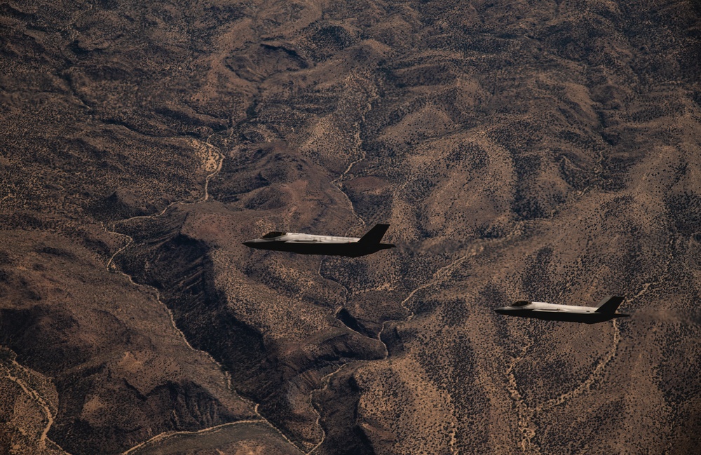 U.S. Air Force celebrates RAAF partnership with commemoration flight over Arizona