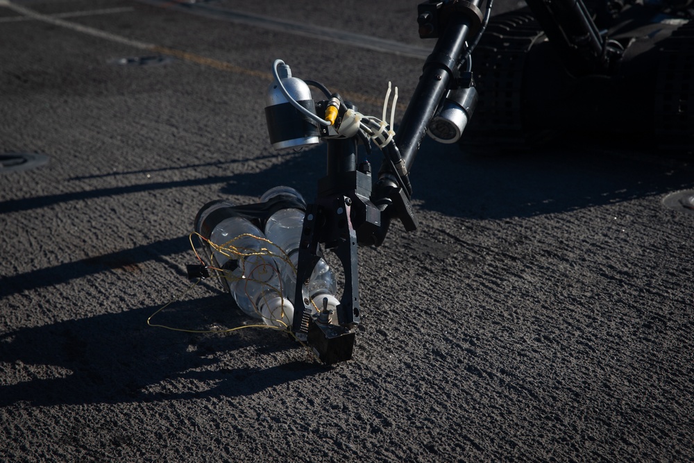 EOD enhance robot manipulation training aboard USS New Orleans