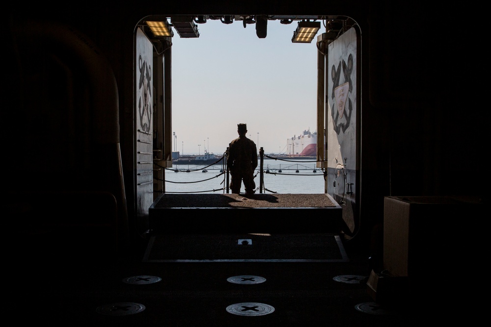 15th MEU Marines, Sailors embark USS Makin Island in preparation for at-sea training