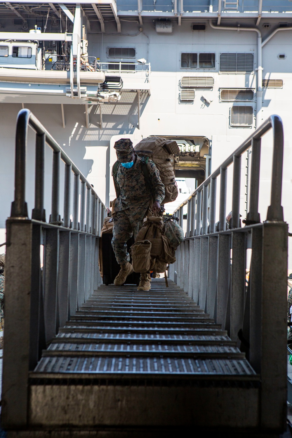 15th MEU Marines, Sailors embark USS Makin Island in preparation for at-sea training