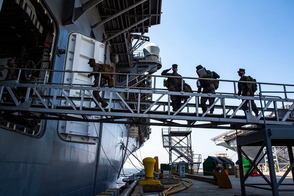 15th MEU Marines, Sailors embark USS Makin Island in preparation for at-sea training