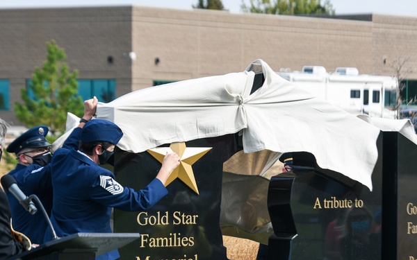 Medal of Honor recipient dedicates Gold Star Monument