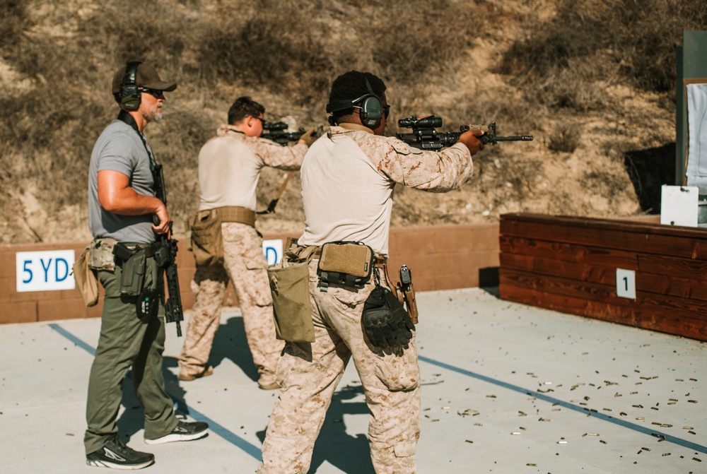 1st ANGLICO Practices Rifle to Pistol Transitions with FBI