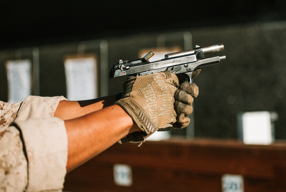 1st ANGLICO Practices Rifle to Pistol Transitions with FBI