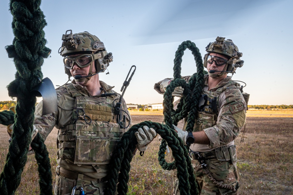 DVIDS - Images - 227th Air Support Operations Squadron Fast Rope ...