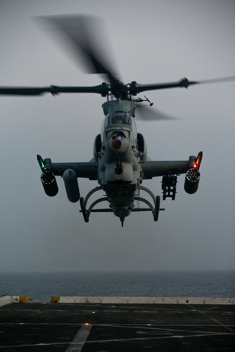 15th MEU Marines practice deck landings aboard USS Somerset