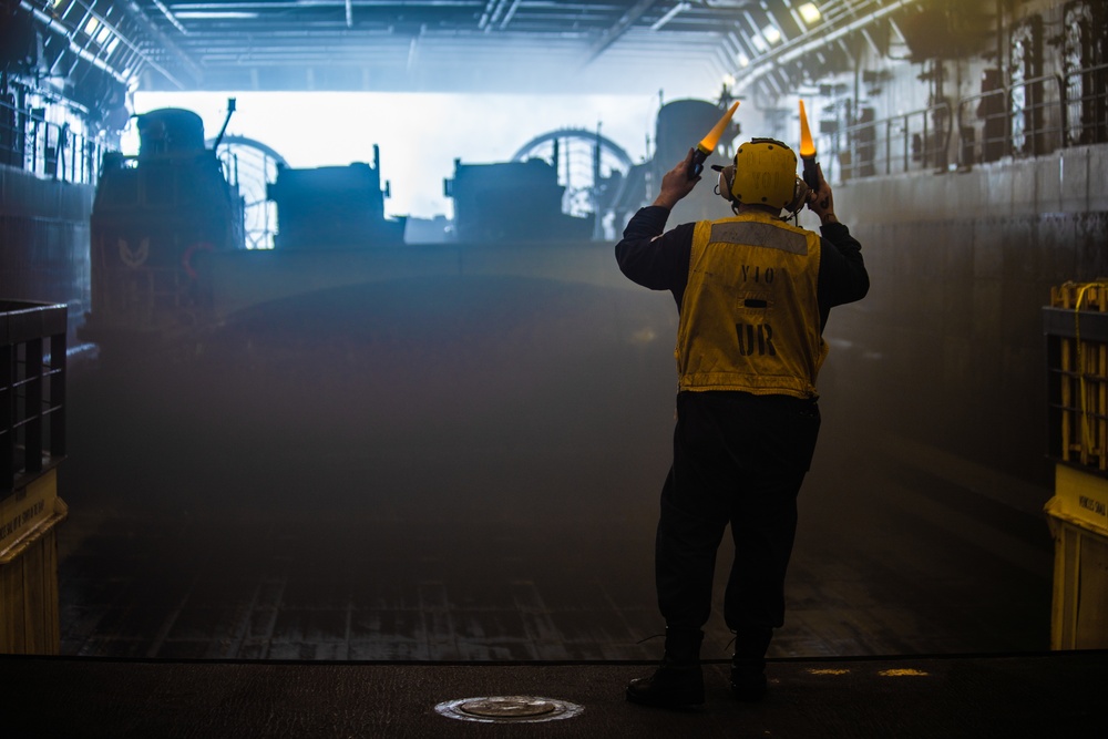 15th MEU Marines, Sailors transport HIMARS from ship to shore