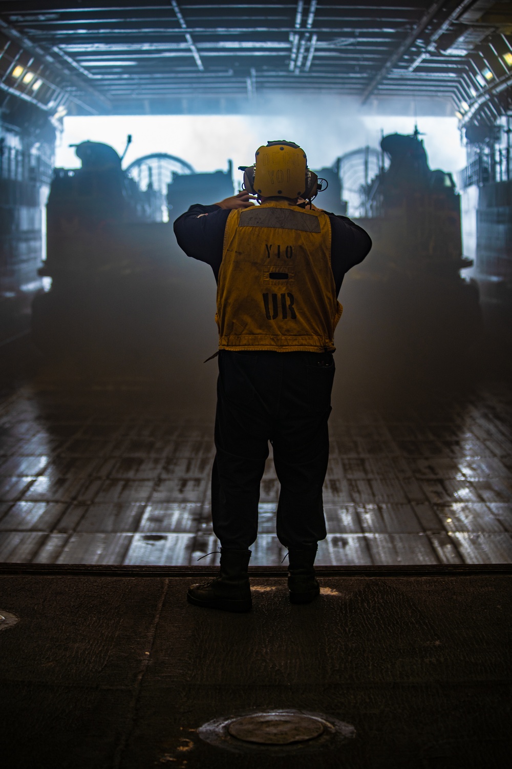 15th MEU Marines, Sailors transport HIMARS from ship to shore