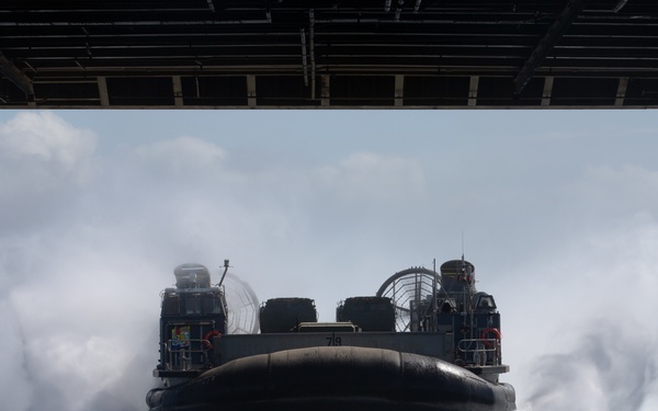 LCACs conduct in-stream onload to USS Somerset