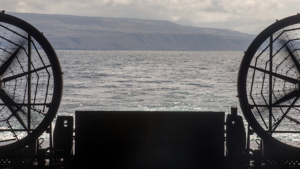 LCACs conduct in-stream onload to USS Somerset