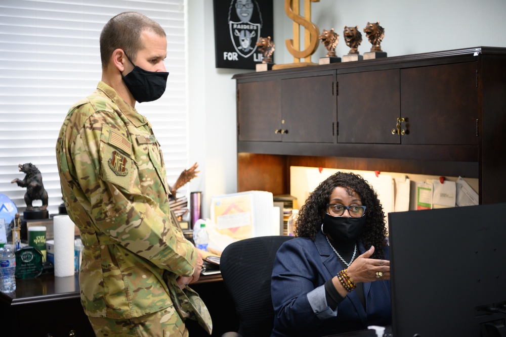 Leadership Rounds: 60th Comptroller Squadron