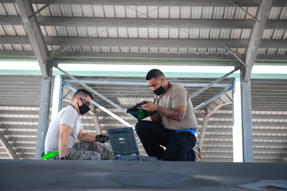 Low observable Airmen keep Hawaiian Raptors stealthy