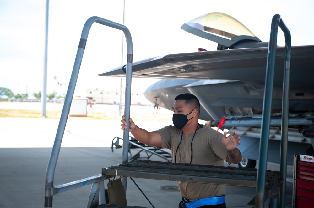 Low observable Airmen keep Hawaiian Raptors stealthy