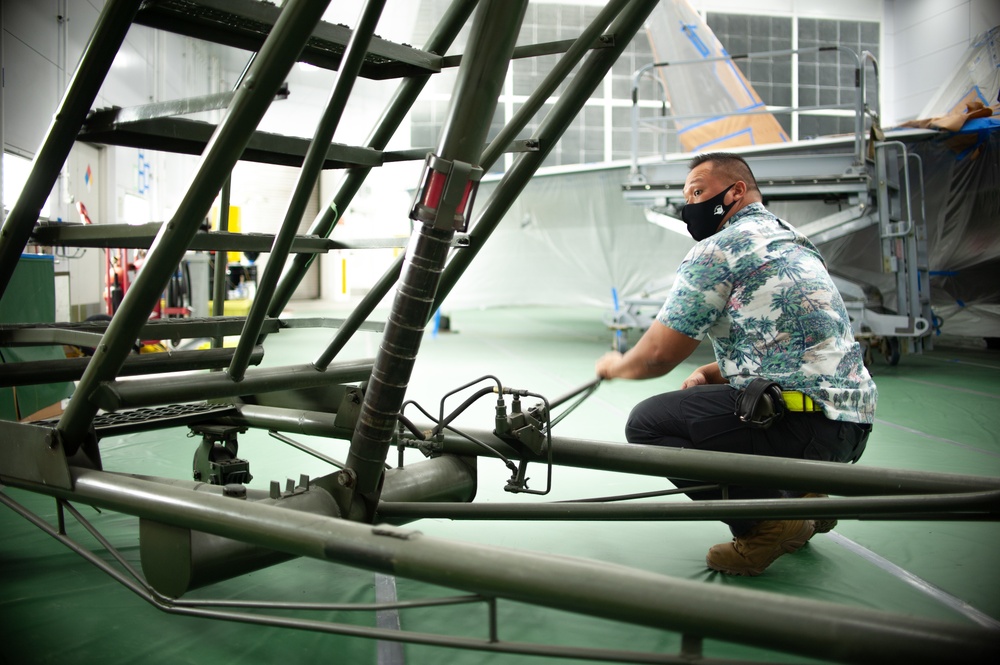 Low observable Airmen keep Hawaiian Raptors stealthy