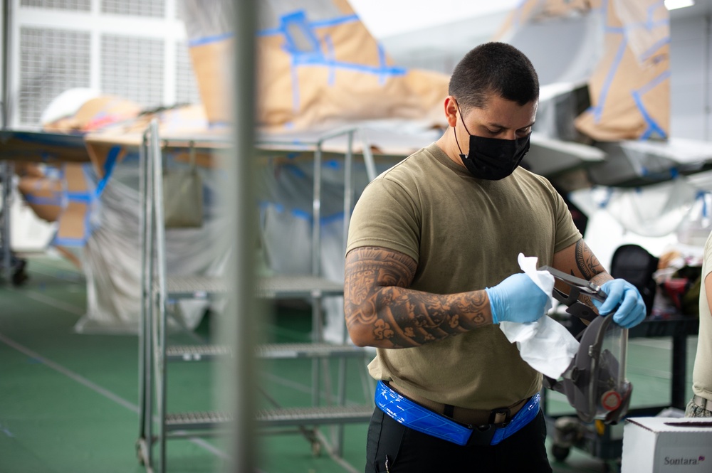 Low observable Airmen keep Hawaiian Raptors stealthy