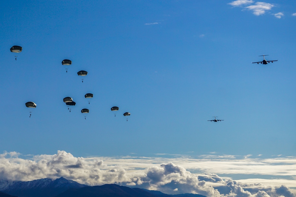 Spartan Paratroopers Conduct Airborne Operations
