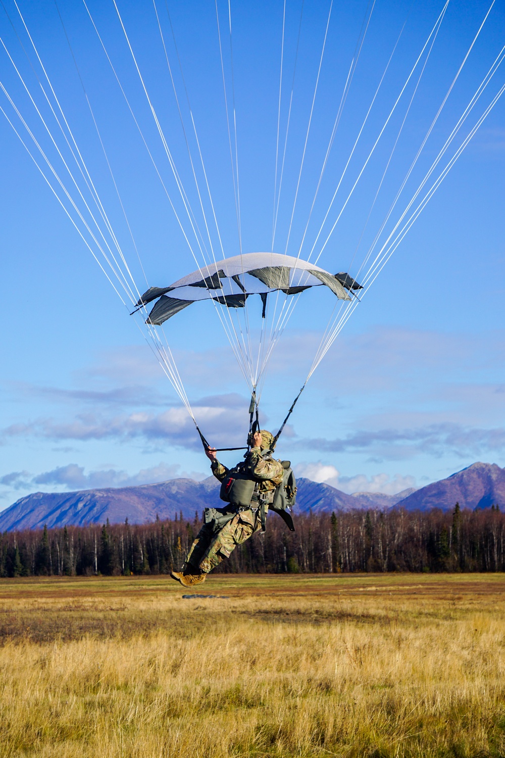 Spartan Paratroopers Conduct Airborne Operations