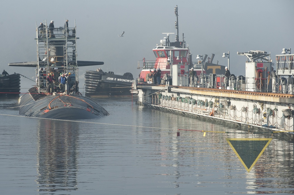 USS Newport News (SSN 750) Docking