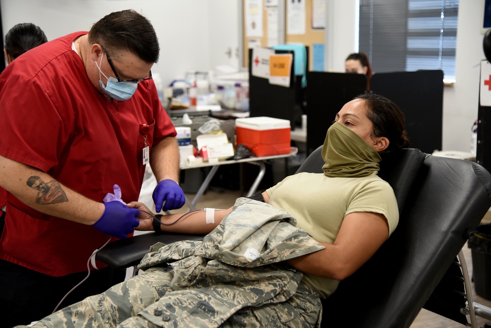 AZNG service members donate blood