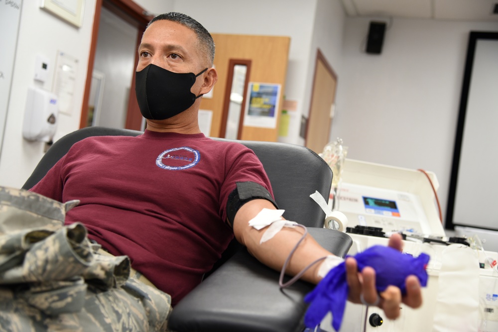 AZNG service members donate blood