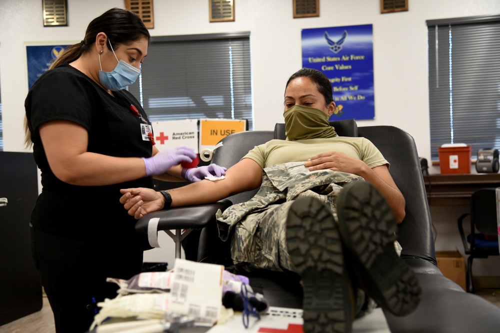 AZNG service members donate blood