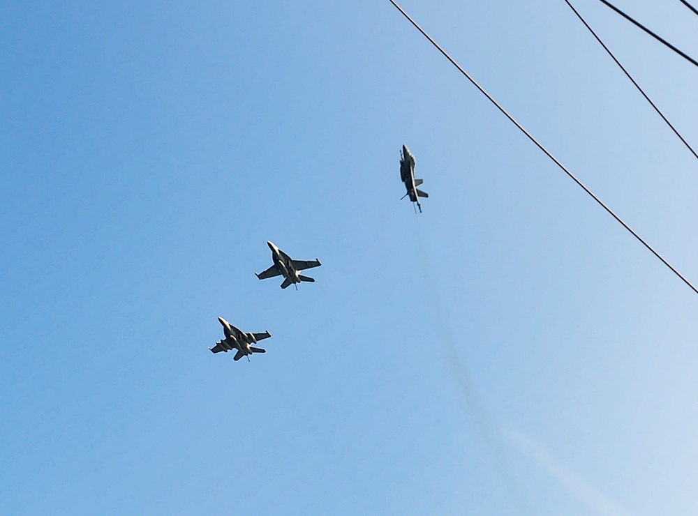 Nimitz Carrier Air Wing Fly in Formation