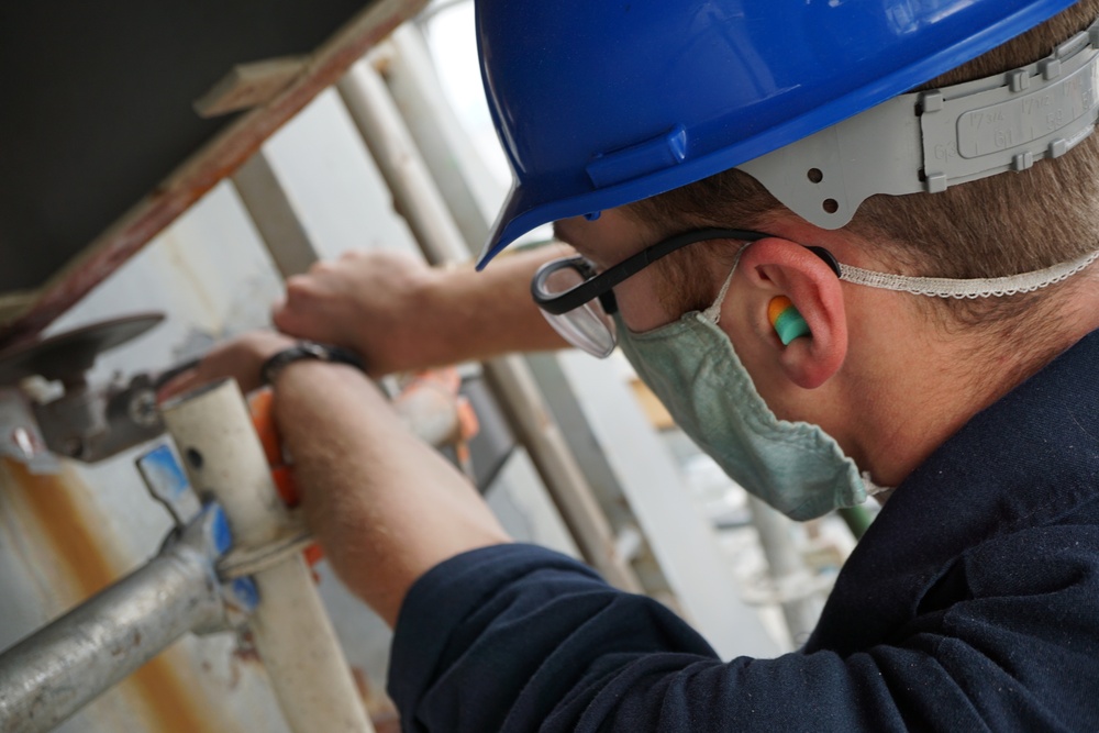 Sailors Perform Routine Maintenance Onboard USS Ramage