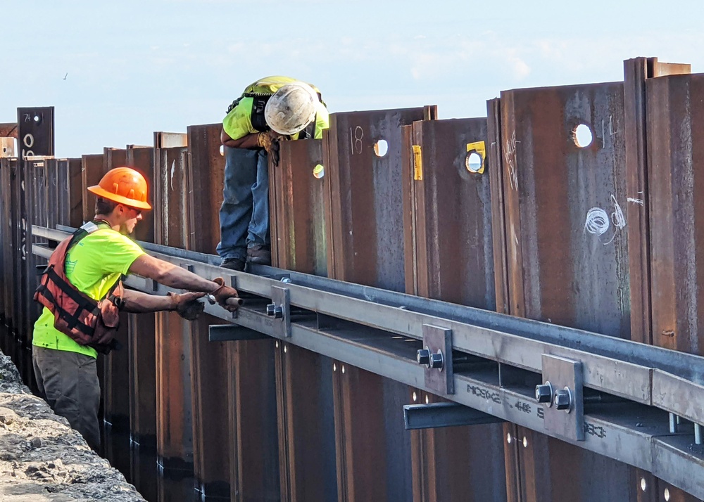 USACE-Buffalo District commander visits Rochester Harbor E. Pier repairs