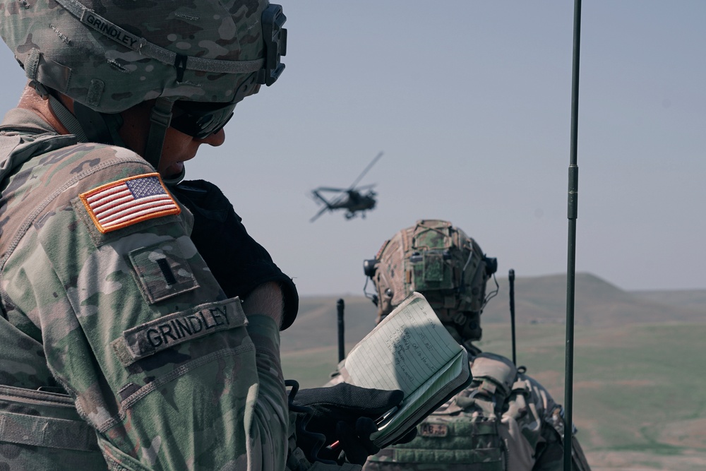 4/2 Soldiers conduct their call to fire training