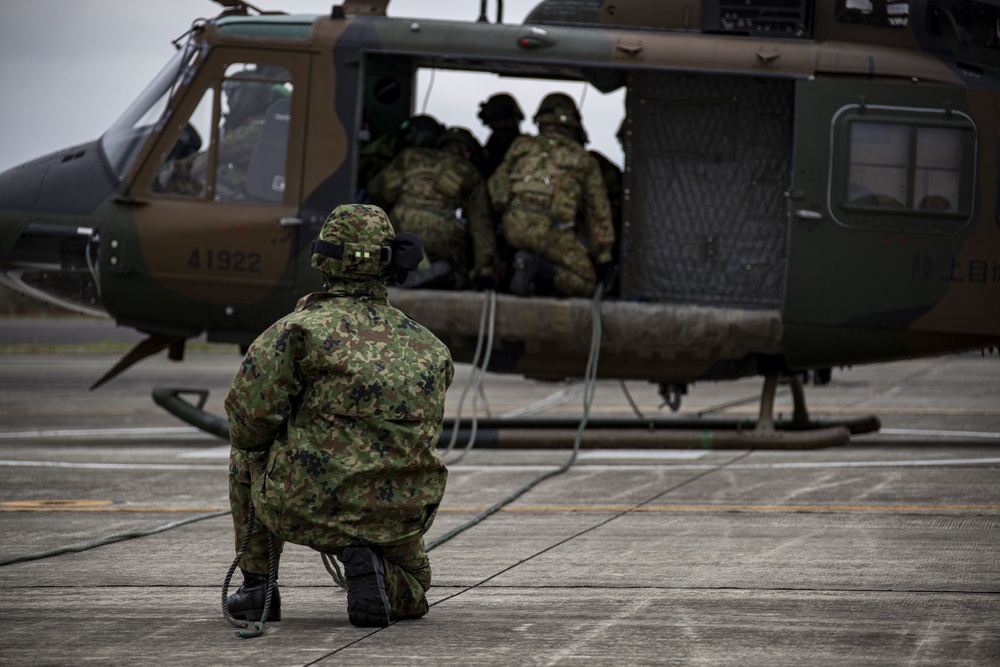 JGSDF officers participates in flight operations on Camp Fuji