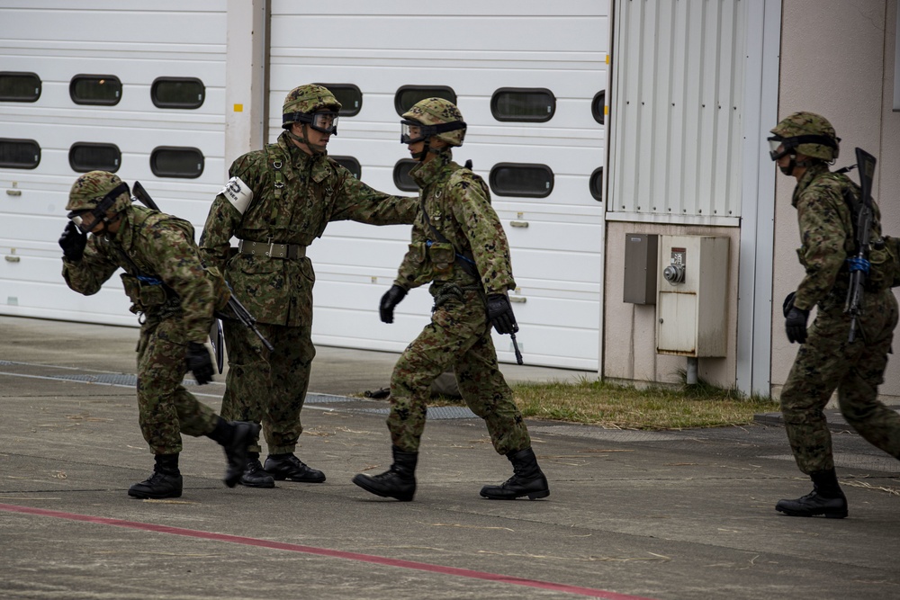 JGSDF officers participates in flight operations on Camp Fuji