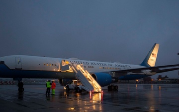 DSD Visits RAF Fairford