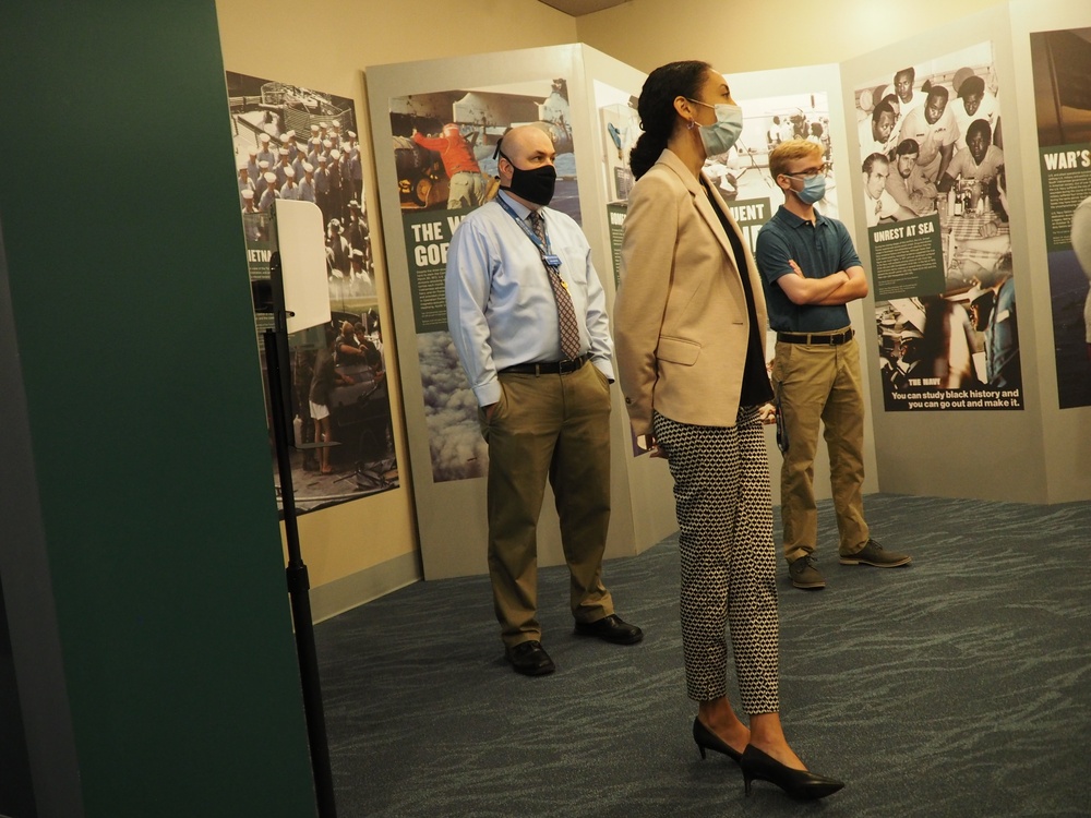 Museum gallery COVID-19 changes