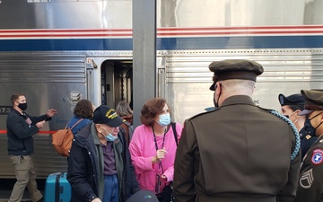 Seattle Army recruiters honor fellow soldier; help WWII Veteran fulfill lifelong dream to visit the PNW by train