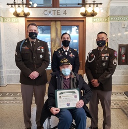 Seattle Army recruiters honor fellow soldier; help WWII Veteran fulfill lifelong dream to visit the PNW by train