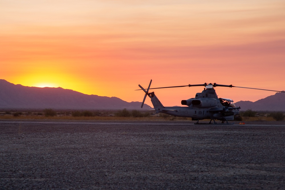 AH-1Z Vipers conduct 9-ship FARP
