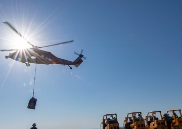 MH-60S Sea Hawk Offloads Cargo