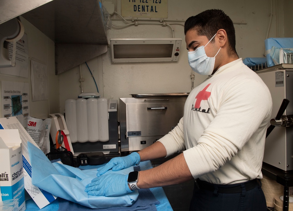 Sailors Conduct Dental Exams