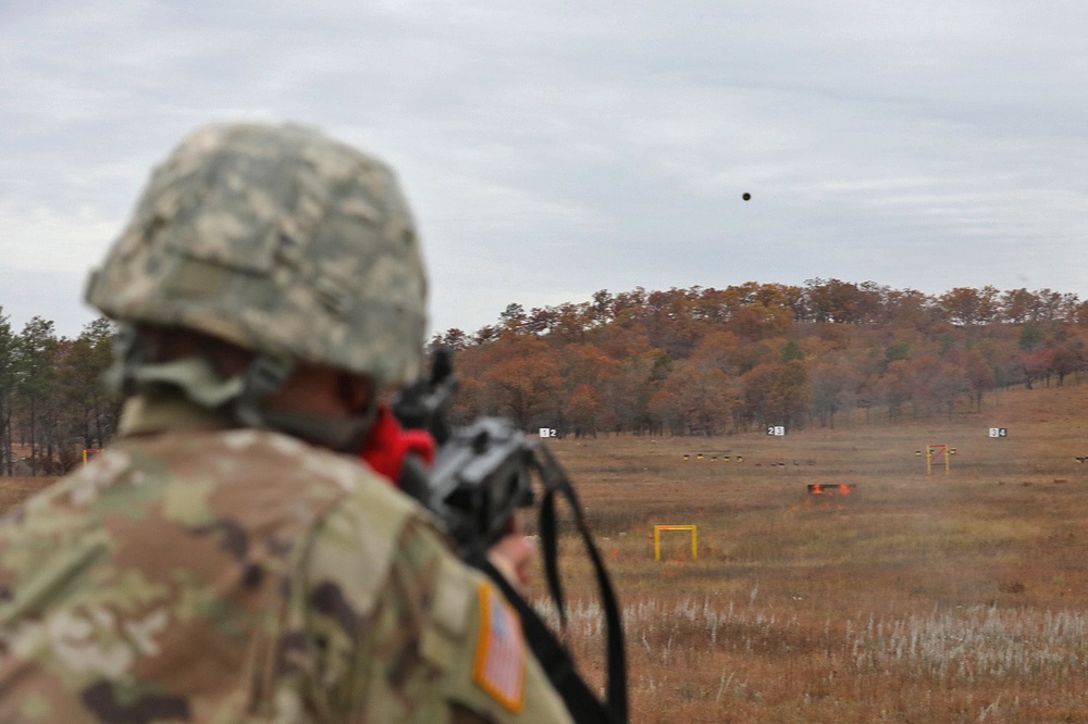 Army Reserve Soldier MPs Qualify on the Grenade Launcher