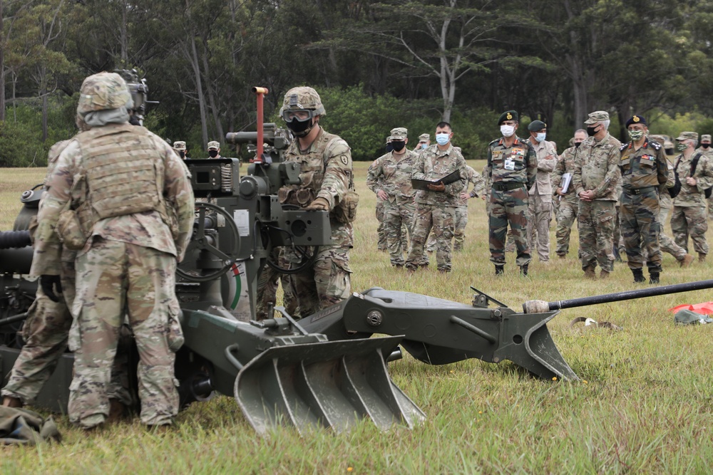 Lt. General S K Saini visits 25th Infantry Division Lightning Academy