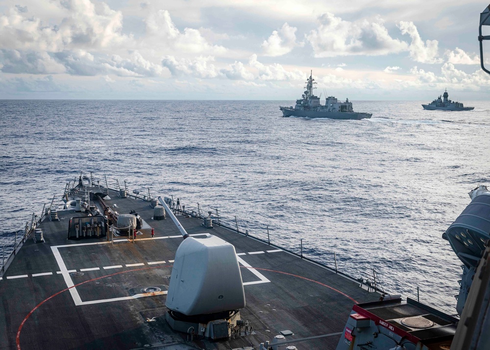 McCain sails in formation with JS Kirisame, HMAS Arunta