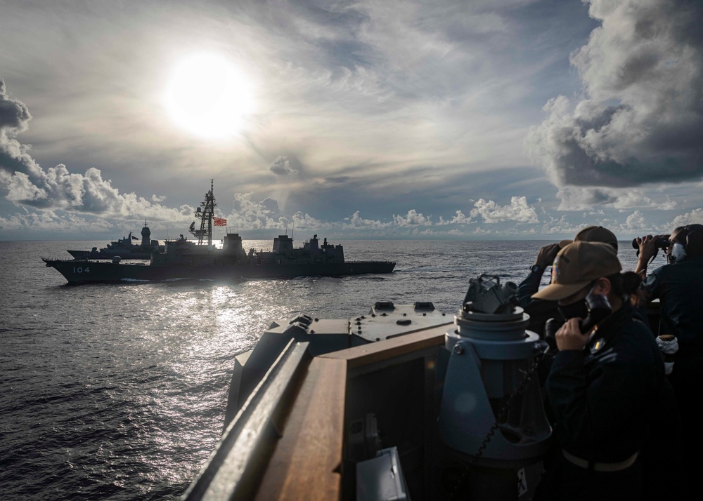 McCain sails in formation with JS Kirisame, HMAS Arunta
