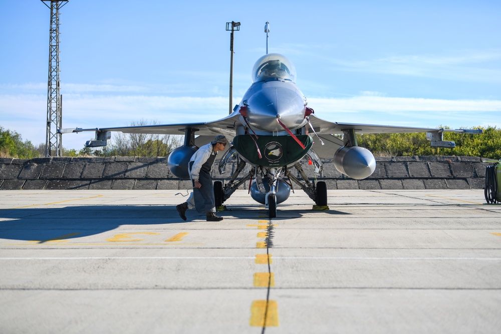 Airmen from 31st AMXS service LOX during NATO eAP