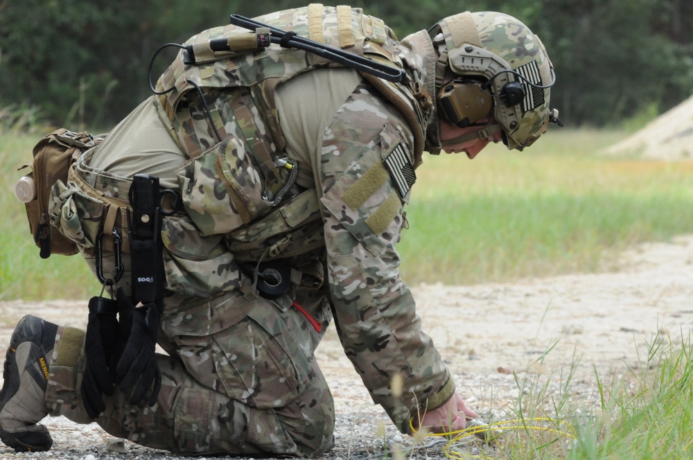 The 125th Fighter Wing 'bomb squad' sharpens skills