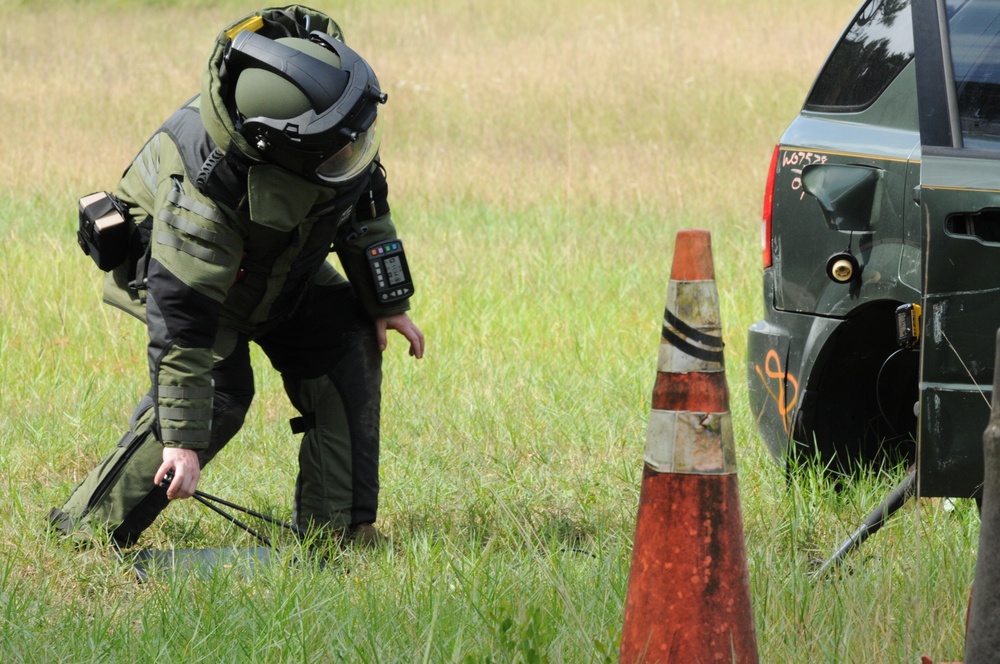 The 125th Fighter Wing 'bomb squad' sharpens skills