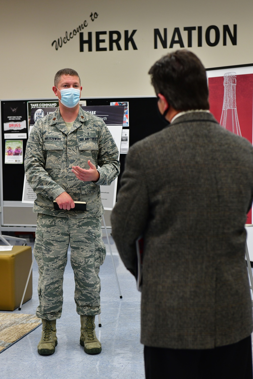 AMC commander visits Little Rock AFB