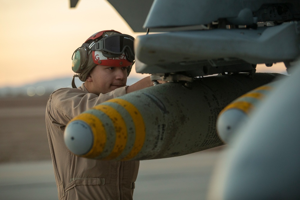 DVIDS - Images - Ordnance Marines Load Bombs [Image 6 of 7]