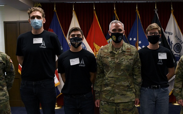 First recruits enlist directly into USSF