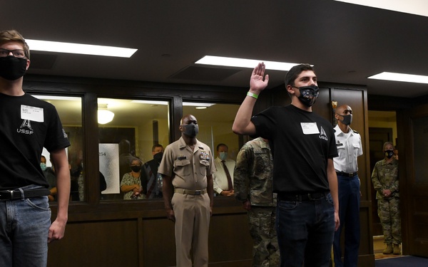 First recruits enlist directly into USSF