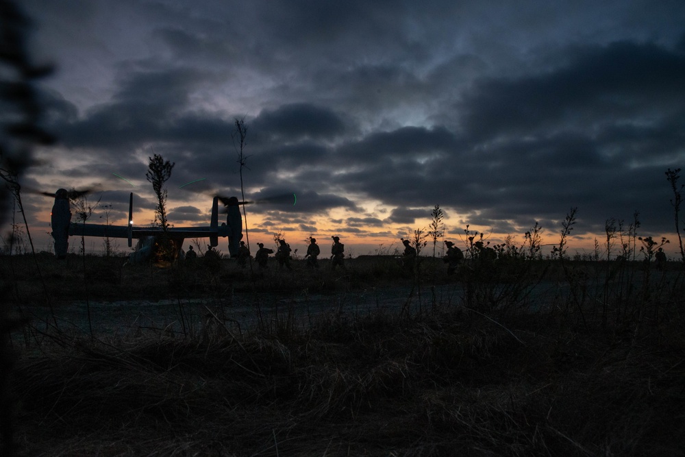 V11 Marines conduct air assault during MCCRE